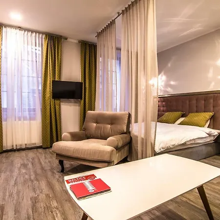 Dysnos Avenue Apartment